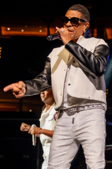 keith-mitchell-on-stage